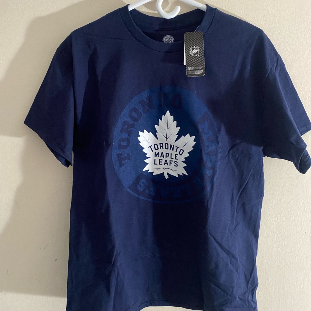 Toronto Maple Leafs T-shirt.
